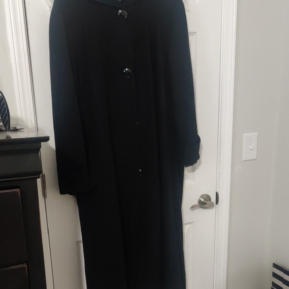 Vintage Gallery Elegant Black Trench Coat